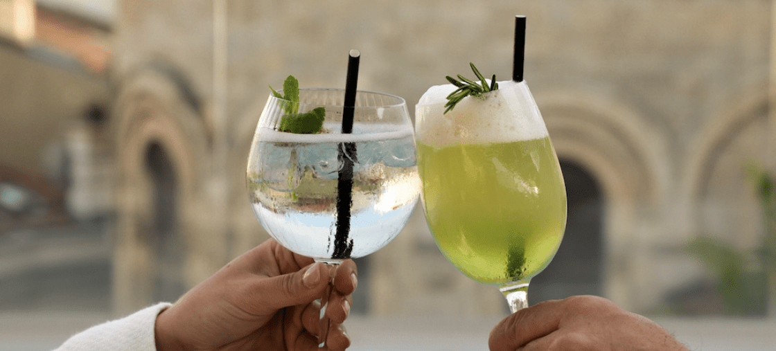 EPICUREAN SUNSET: FRIDAYS AT LE ROOF